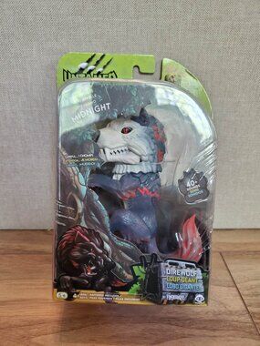 WowWee Fingerlings Untamed Dire Wolf in the "Midnight" variant